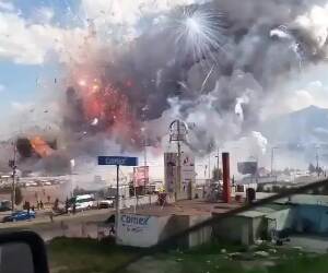 fireworks factory on fire in mexico