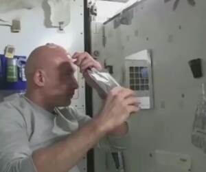 washing your head in space