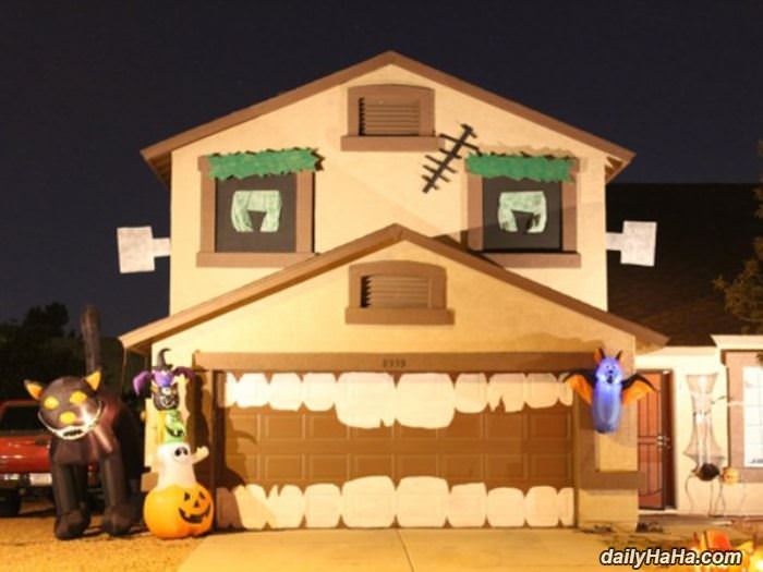 amazing halloween house funny picture