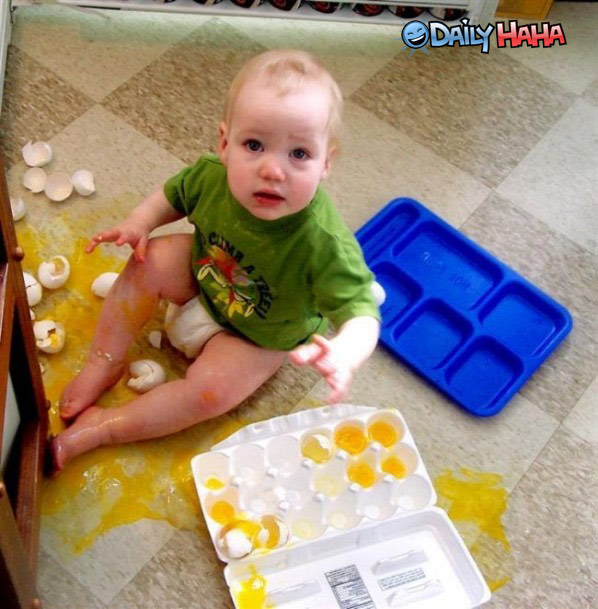 Egg Smashing Baby funny picture