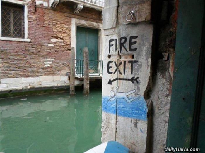 fire exit this way funny picture