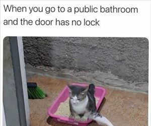 the door has no lock