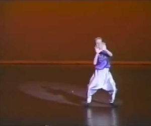 Ryan Gosling is dancing in 1992 Funny Video