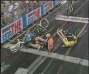 Huge Bike race Crash