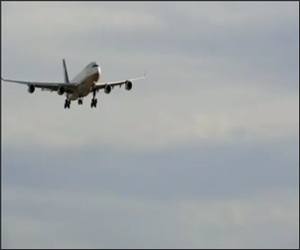 Windy Day Plane Landing Video