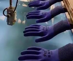 how latex gloves are made