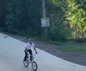 an impressive bike trick