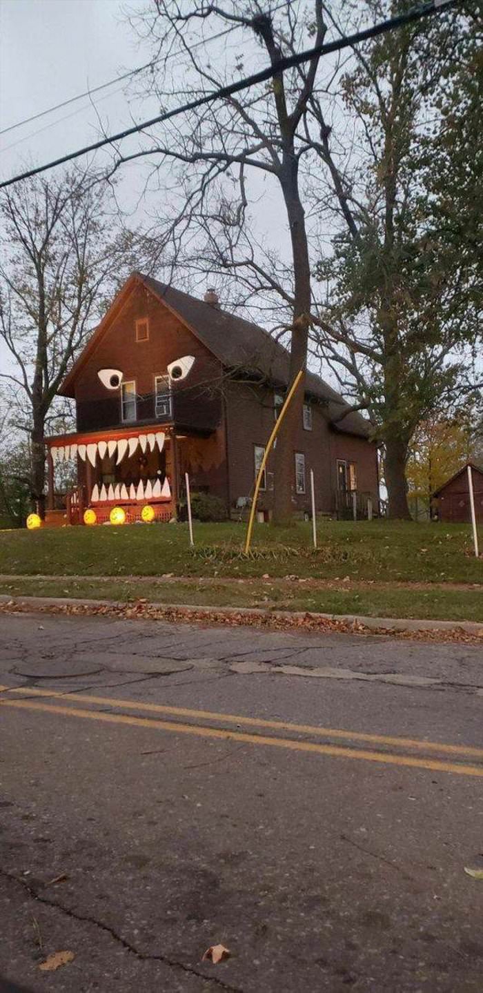 cool halloween house