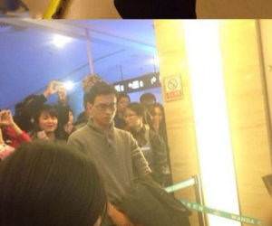 Girl Proposes to Boyfriend funny picture