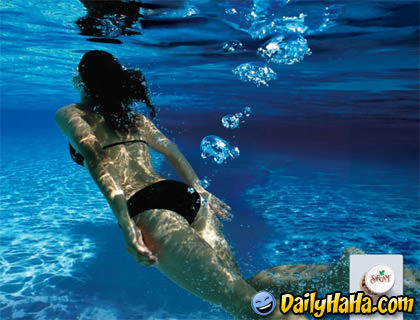 Girl Farting Under Water
