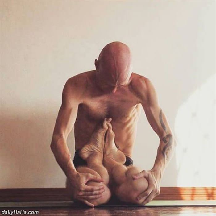 hurts to look at the flexibility funny picture