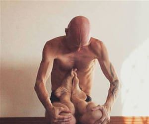 hurts to look at the flexibility funny picture