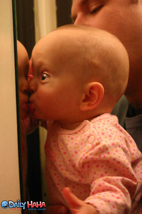 Baby Mirror Kiss