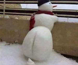 snowman made a number 2 funny picture