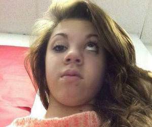 texting eye funny picture