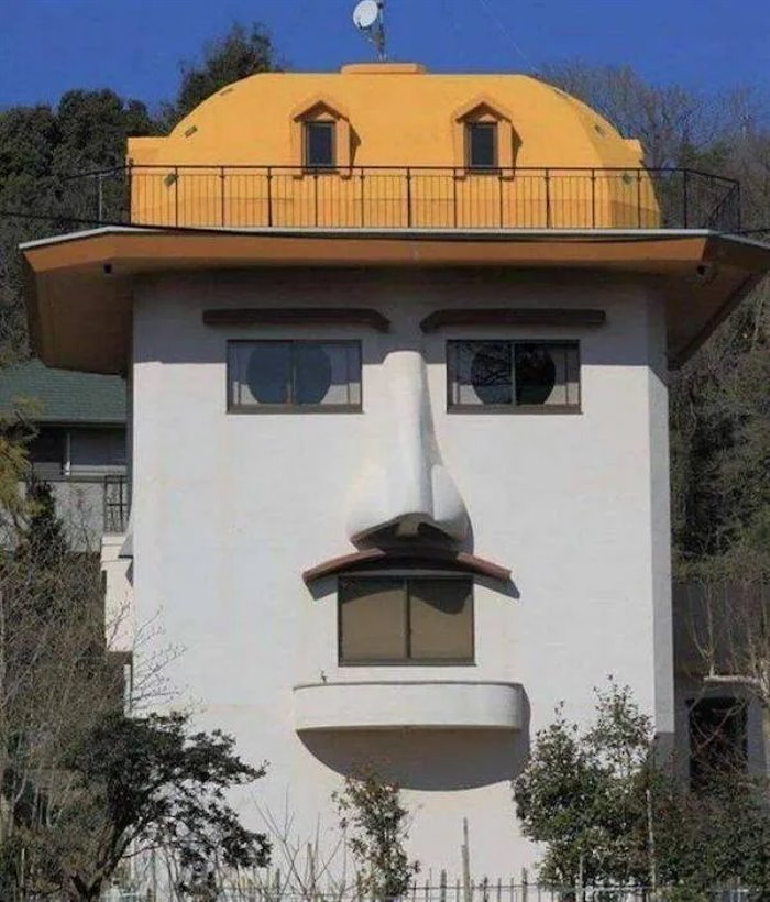 weird house ... 2