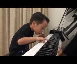 5 year old pianist Funny Video