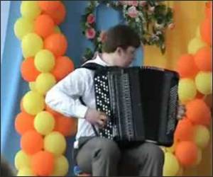 Crazy accordian skills Funny Video