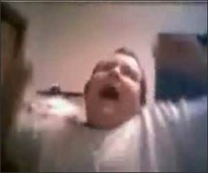 Fat kid singing numa numa 