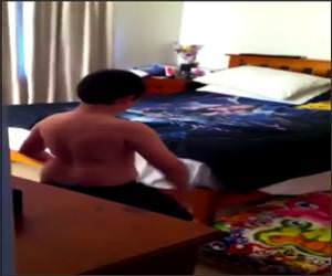 Girl Catches Brother Twerking Video