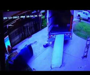 guy caught trying to hurt himself on the job Funny Video